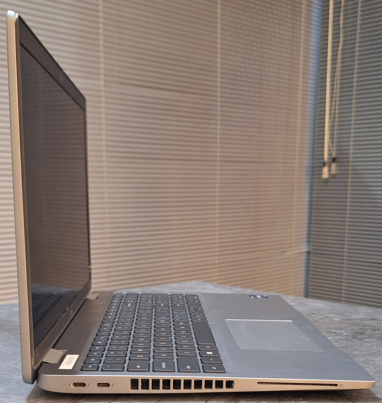 لپ تاپ استوک دل 15.6 اینچ Latitude 5530 Core i7-1265U FHD