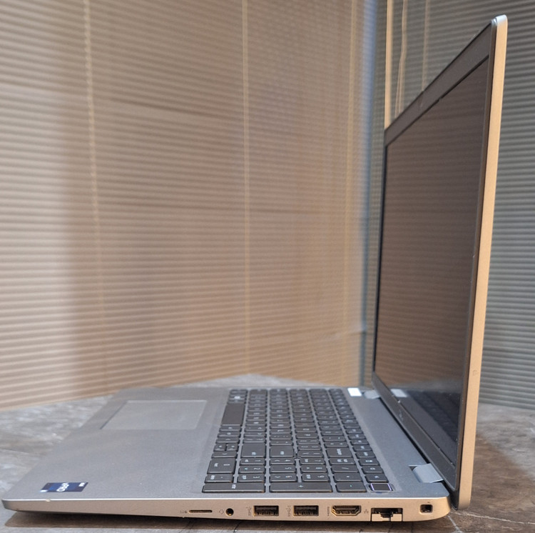 لپ تاپ استوک دل 15.6 اینچ Latitude 5530 Core i7-1265U FHD