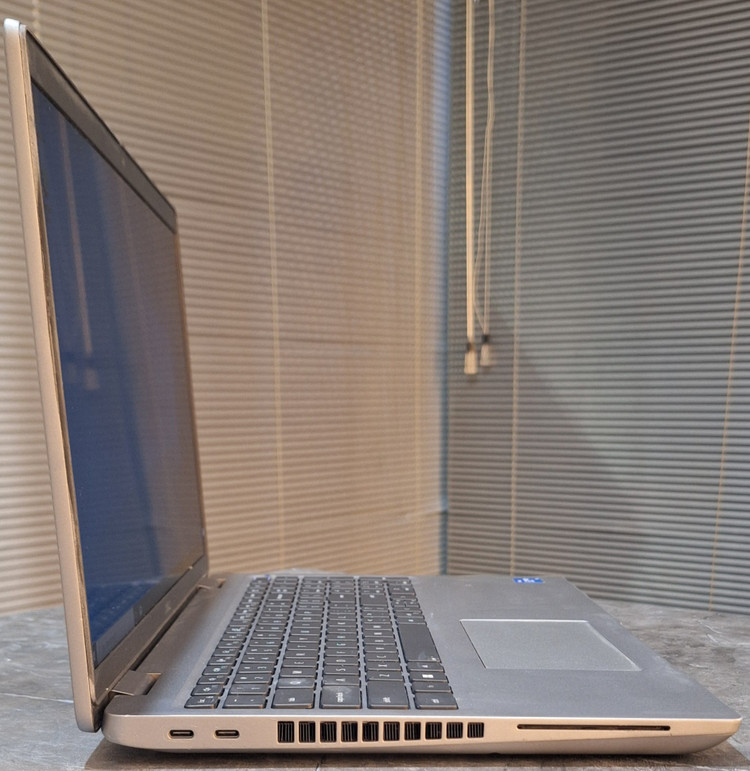 لپ تاپ استوک Dell latitude 5521