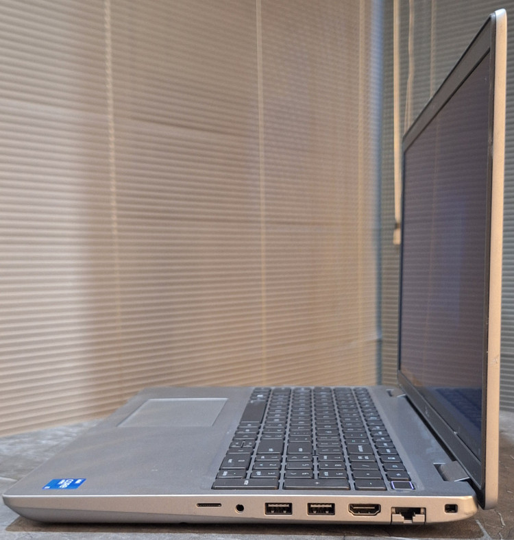 لپ تاپ استوک Dell latitude 5521