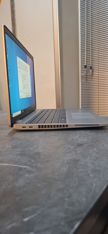 لپتاپ مهندسی Dell Precision 3560 Core i7نسل ۱۱